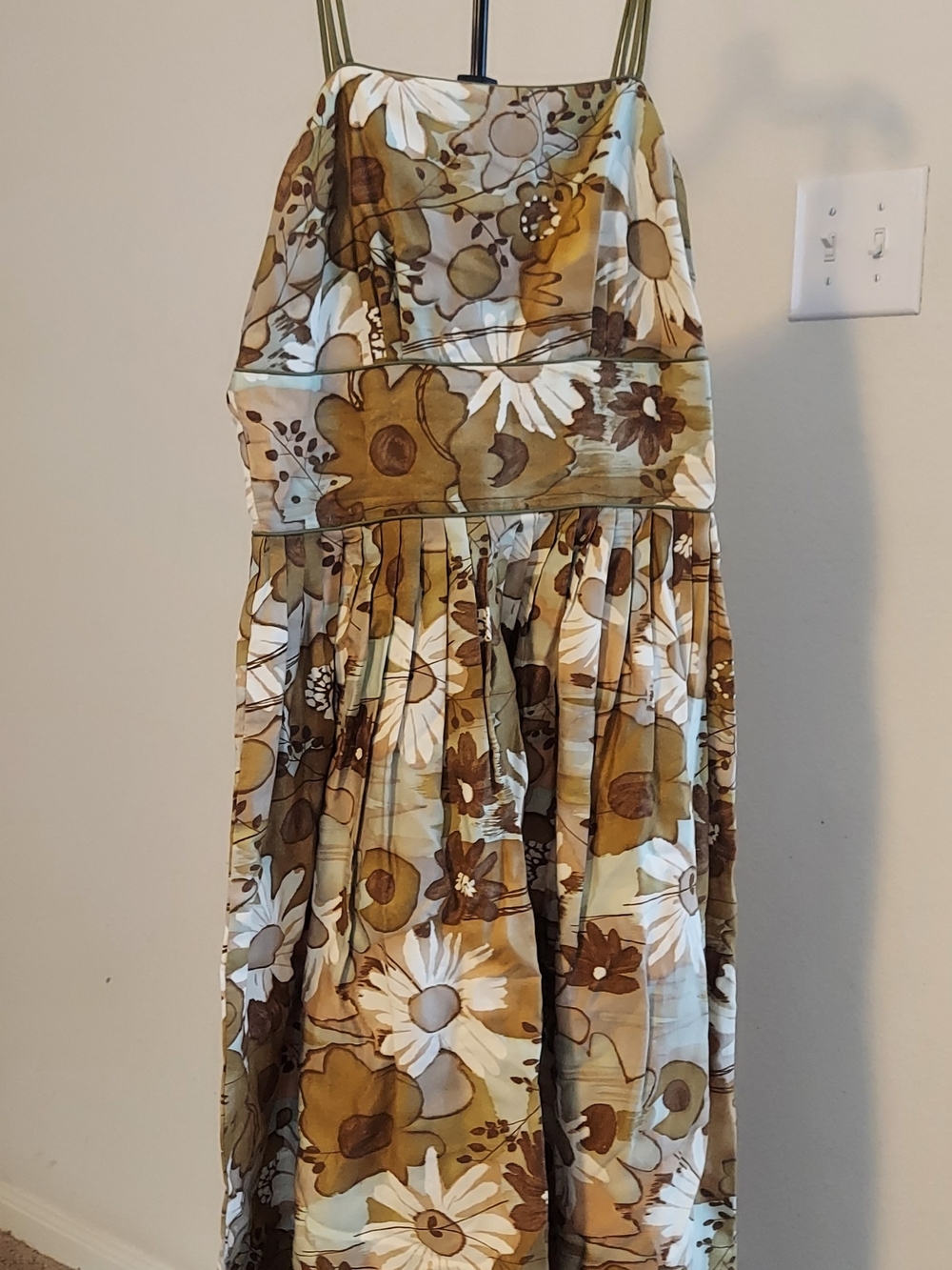 Floral Spaghetti-Strap Casual Dress in Brown and Cream